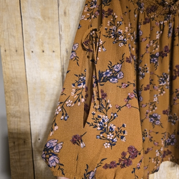 Floral Smocked Women's Top - Brown - Picture 2 of 5